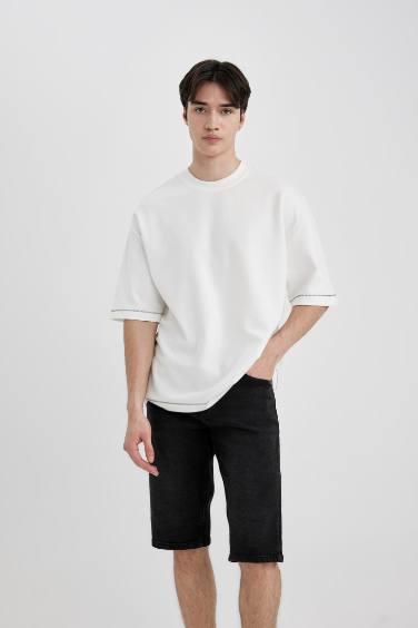 برمودا جينز قصة عادية