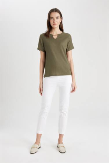 تيشيرت نص كم برقبة مستديرة وقصة عادية