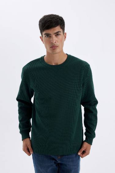 Футболка стандартного кроя с круглым вырезом