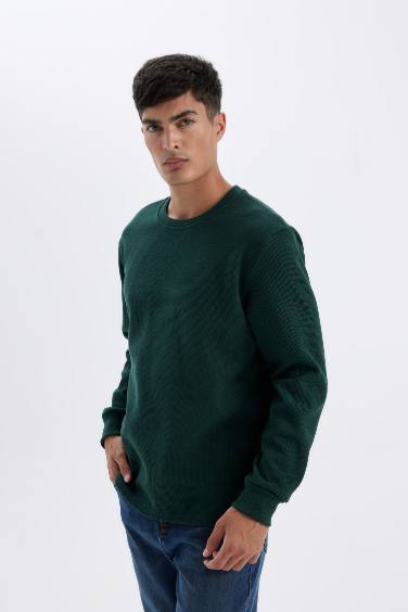 Футболка стандартного кроя с круглым вырезом