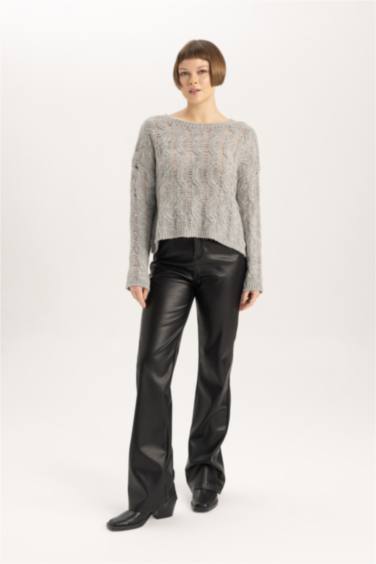 بلوفر تريكو قصة مريحة بياقة مستديرة