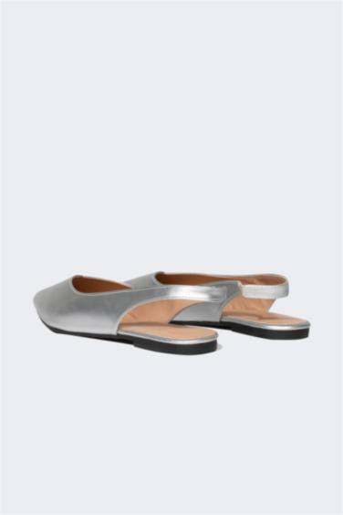 Woman Faux Leather Flat Sole Babet