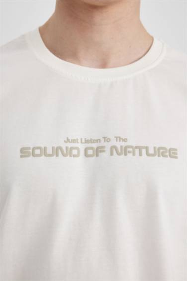 تيشيرت نص ردن بطبعة شعار قصة عادية بياخة مستديرة