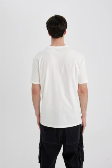 تيشيرت نص ردن بطبعة شعار قصة عادية بياخة مستديرة