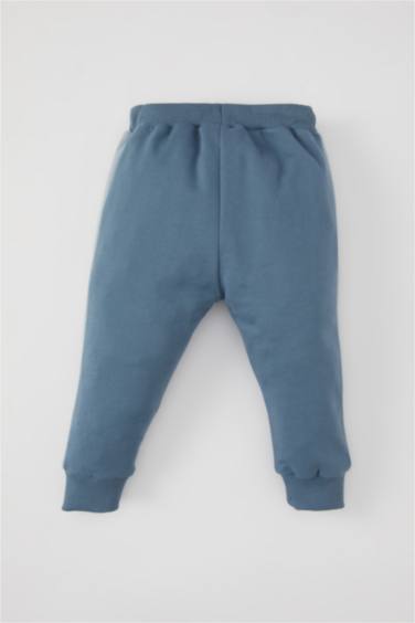 سروال سويت بانتس ولادي بطبعة شعار وقصة عادية