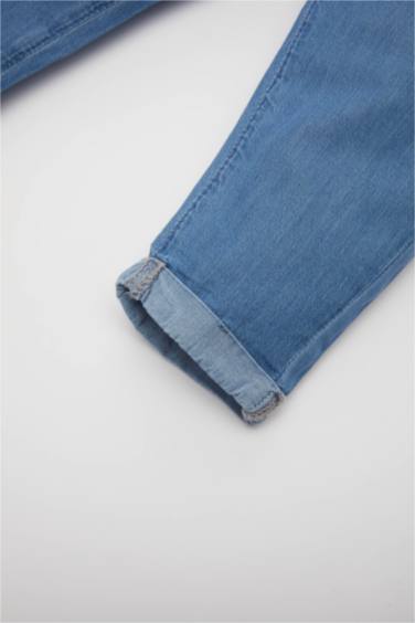 بنطرون جينز ولادي قصة عادية