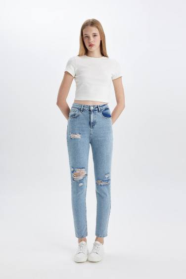 سروال جينز موم فيت بتفاصيل ممزقة وخصر عالي