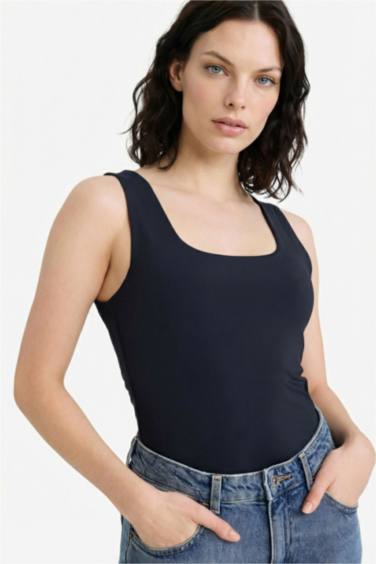 Узкий крой, майка с U-образным вырезом