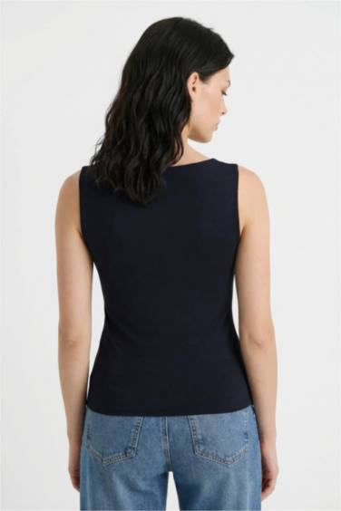 Узкий крой, майка с U-образным вырезом