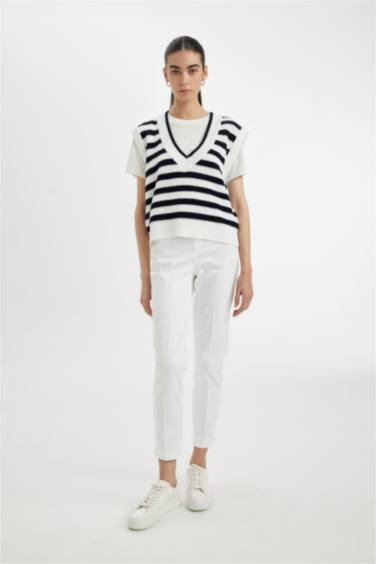 Regular Fit Çizgili V Yaka Selanik Kumaş Triko Süveter