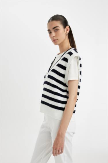 Regular Fit Çizgili V Yaka Selanik Kumaş Triko Süveter