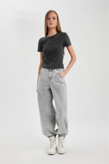 تيشيرت نص ردن مضلع مخصر بياخة مستديرة