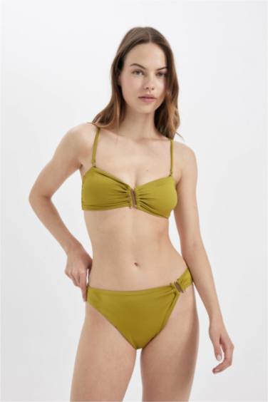 اندر بكيني قصة عادية سادة من Fall in Love