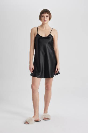 Fall in Love Regular Fit V-Neck Satin Dress