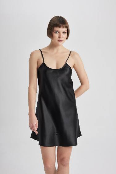 Fall in Love Regular Fit V-Neck Satin Dress