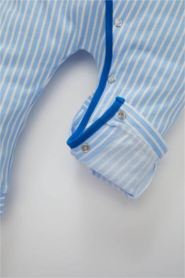 بيجامة مخطط ممشط بياقة بولو