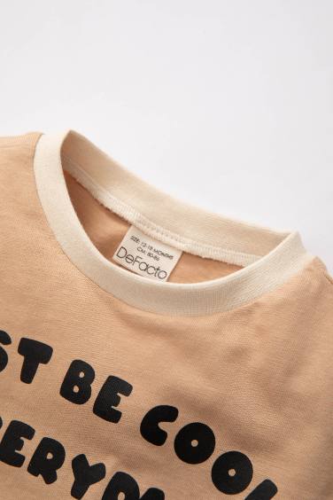 تيشيرت بيبي اولادي كم طويل بطبعة شعار قصة عادية بياقة مستديرة - قطعتين