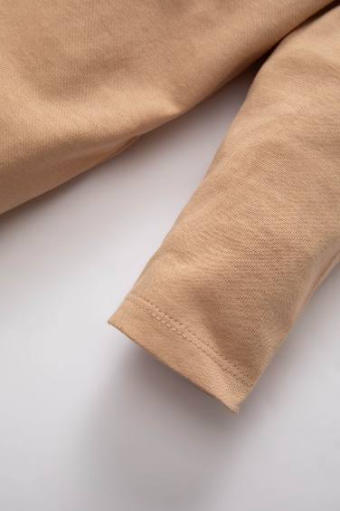 تيشيرت بيبي اولادي كم طويل بطبعة شعار قصة عادية بياقة مستديرة - قطعتين