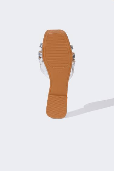 شبشب نسائي جلد صناعي بكعب مسطح