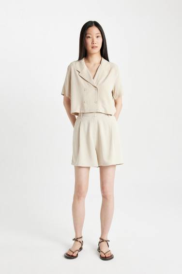 شورت قصير كتان بجيب وخصر عالي