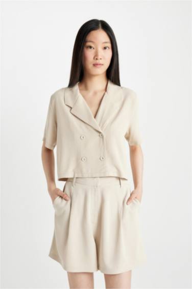 شورت قصير كتان بجيب وخصر عالي