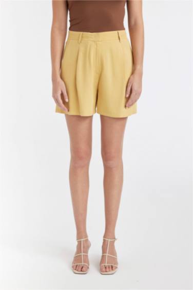 شورت قصير كتان بجيب وخصر عالي