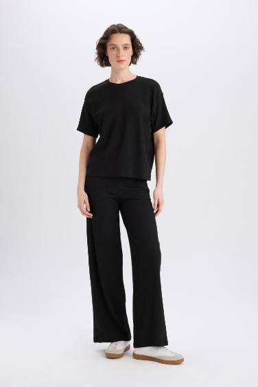 تيشيرت نص كم أسود قصة مريحة برقبة مستديرة