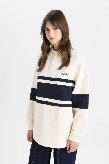 سويت شيرت طويل بطبعة شعار قصة عادية بياخة بولو