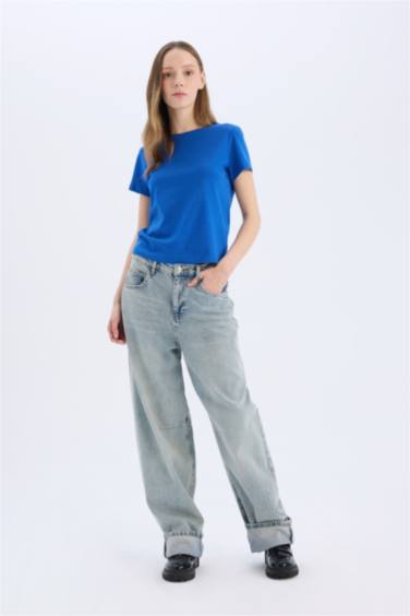 تيشيرت نص كم قصة عادية برقبة مستديرة