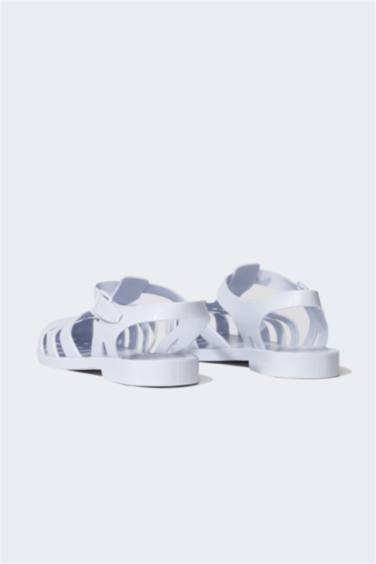 صندل نسائي بكعب مسطح