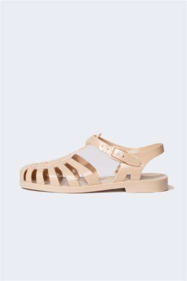 صندل نسائي بكعب مسطح