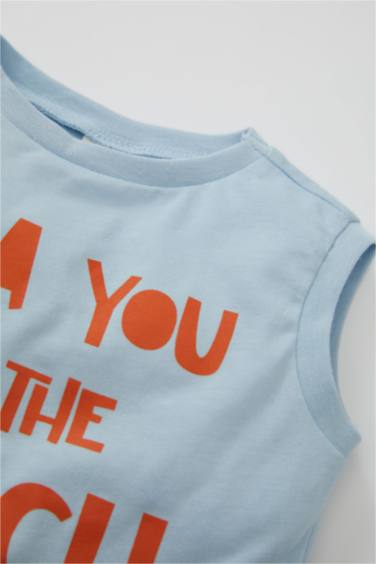 تيشيرت كت ولادي بطبعة شعار قصة عادية بدون ردن