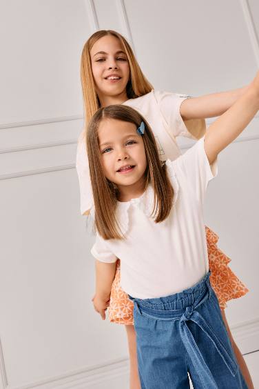 تيشيرت بنات نص كم قصة عادية برقبة بالدانتيل