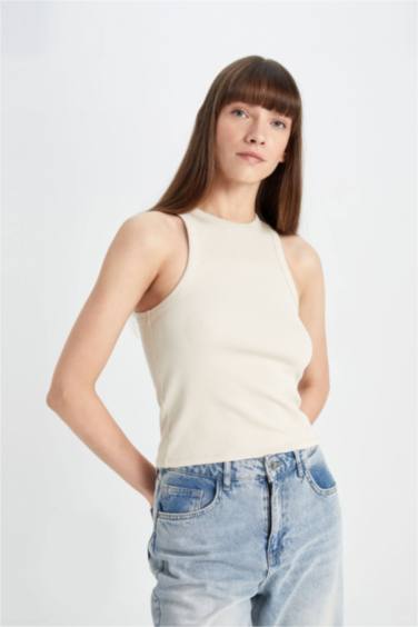 أندر شيرت مضلع سليم فيت بياقة هالتر