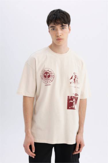 تي شيرت اوفر سايز بطبعة من الخلف بيج رملي
