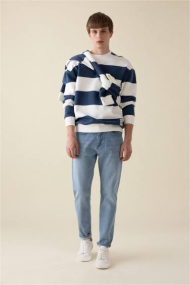 Slim Tapered Fit Normal Waist Tapered Leg Jeans