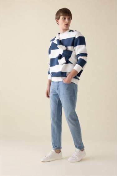 Slim Tapered Fit Normal Waist Tapered Leg Jeans