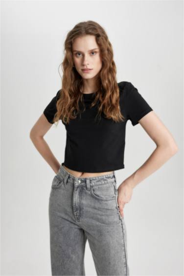 تيشيرت نص كم سليم فيت برقبة مستديرة