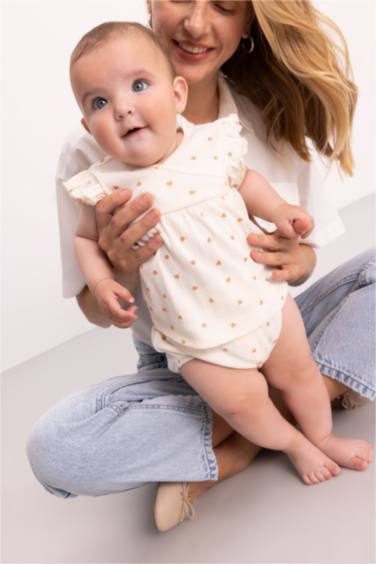 Kız Bebek 2'li Takım Kalp Desenli Kısa Kollu Tişört Beli Lastikli Külot