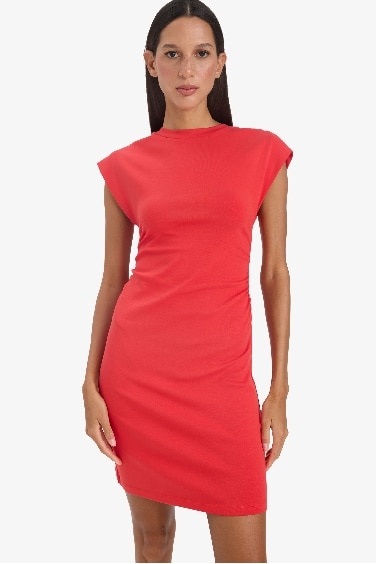 فستان قصير مضلع بوديكون بياخة مستديرة