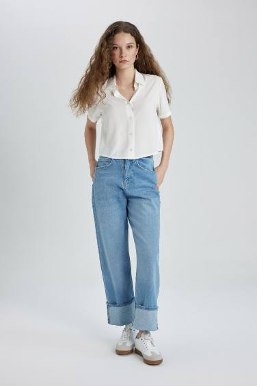 سروال جينز قصة مريحة بحافة مطوية وخصر عالي