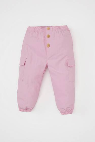 طقم بيبي بناتي بنطلون باراشوت وتيشيرت بطبعة شعار - قطعتين