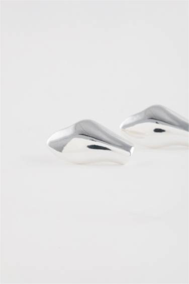 حلقات أذن نسائية فضية