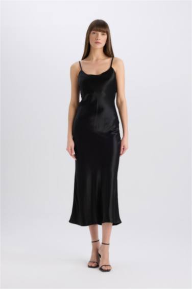 Платье-макси облегающее без рукавов из атласа с вырезом декольте