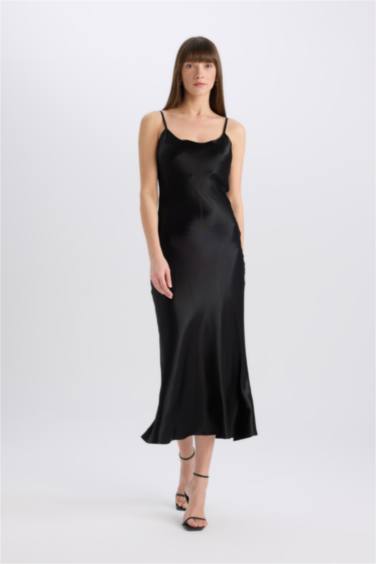 Платье-макси облегающее без рукавов из атласа с вырезом декольте