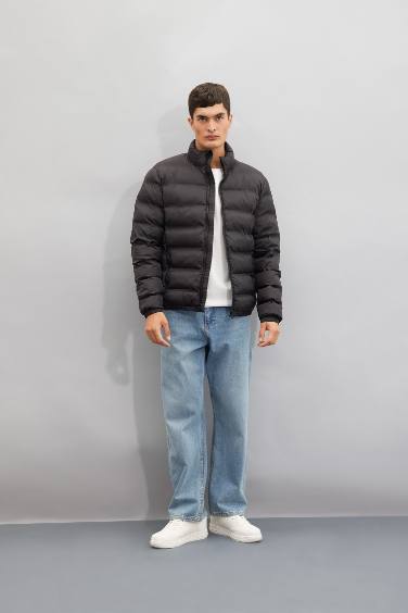 Doudoune zippée à col montant avec poches Coupe régulière