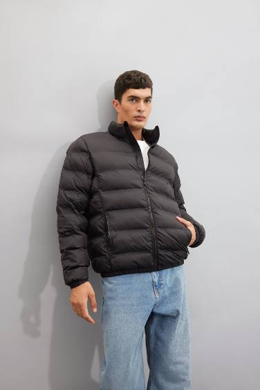 Doudoune zippée à col montant avec poches Coupe régulière