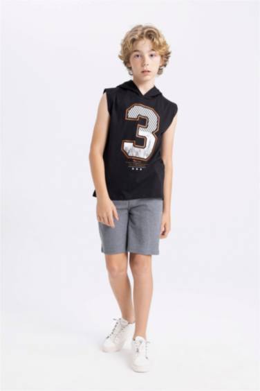 تيشيرت كت ولادي بدون ردن بغطاء للرأس