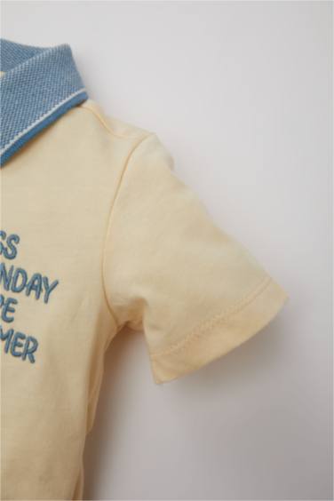 تيشيرت بولو ولادي نص كم بطبعة شعار قصة عادية