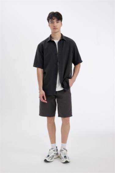 شورت برمودا قصة عادية برجل عادي